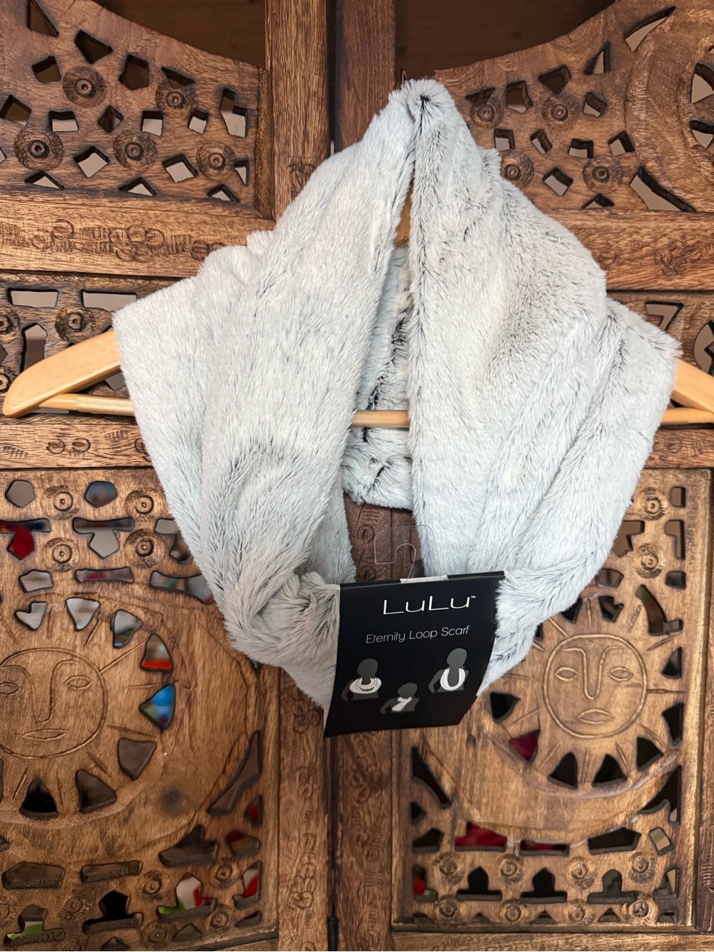 NWT Lulu Plush Light Gray Eternity Loop Scarf
